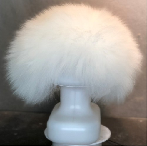 Pet faux fur beautician practicing faux fur blocks faux fur pieces taking back hair support model simulation fur dogs hair