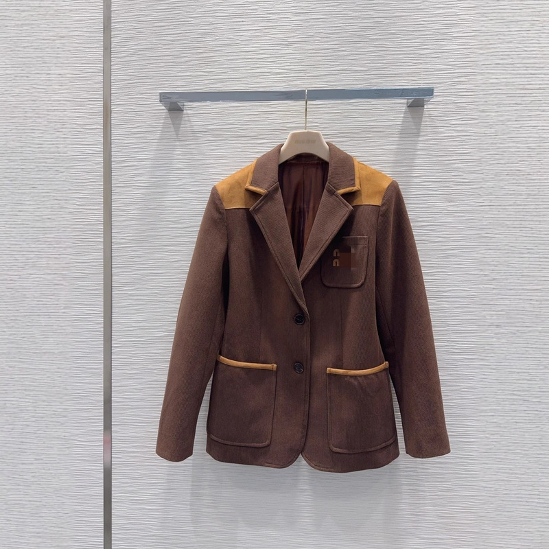 Miu's New Simple and Elegant Suit Jacket Has Super Authentic Colors, Is Very Cool, Clean and Classy, and Enhances Your Elegant