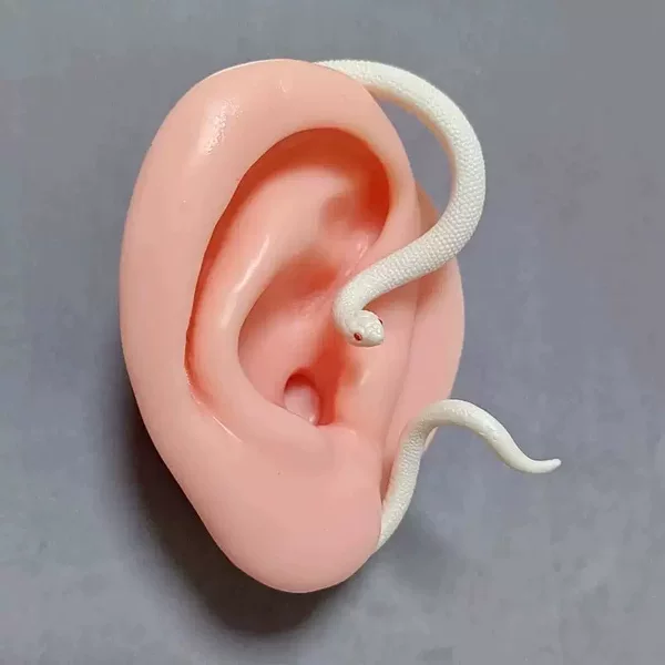 Cross-border European and American exaggerated earrings with unique animal design, small white snake ear cuffs, niche fashion accessory for those without pierced ears