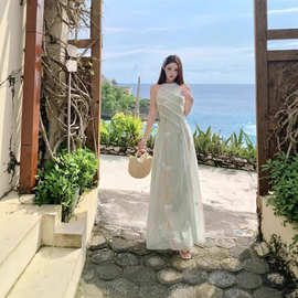 2026无袖背心连衣裙女夏季法式气质甜美收腰显瘦碎花度假长裙子