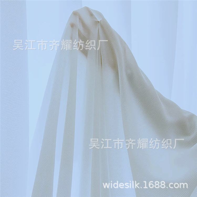 Light-transmitting and Opaque Texture Anti-scratch Phantom Yarn Composite Silk Satin Velvet Flowing Gold Yarn Accordion Yarn Fantasy Yarn