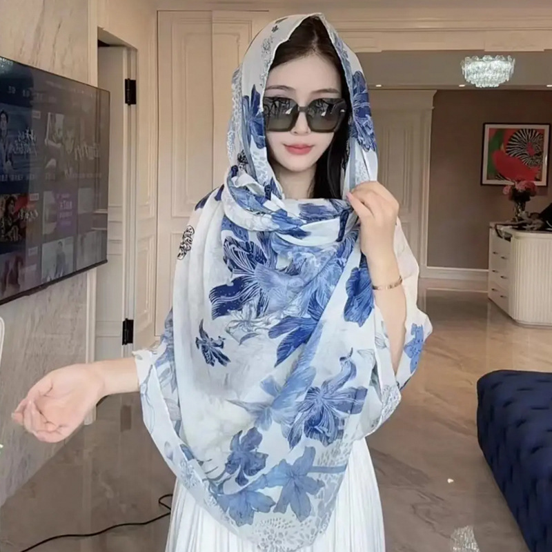 Chal de protección solar de verano para mujer 2025 nuevo estilo hebilla largo estilo étnico fotografía de viaje estilo fino playa bufanda de seda capa