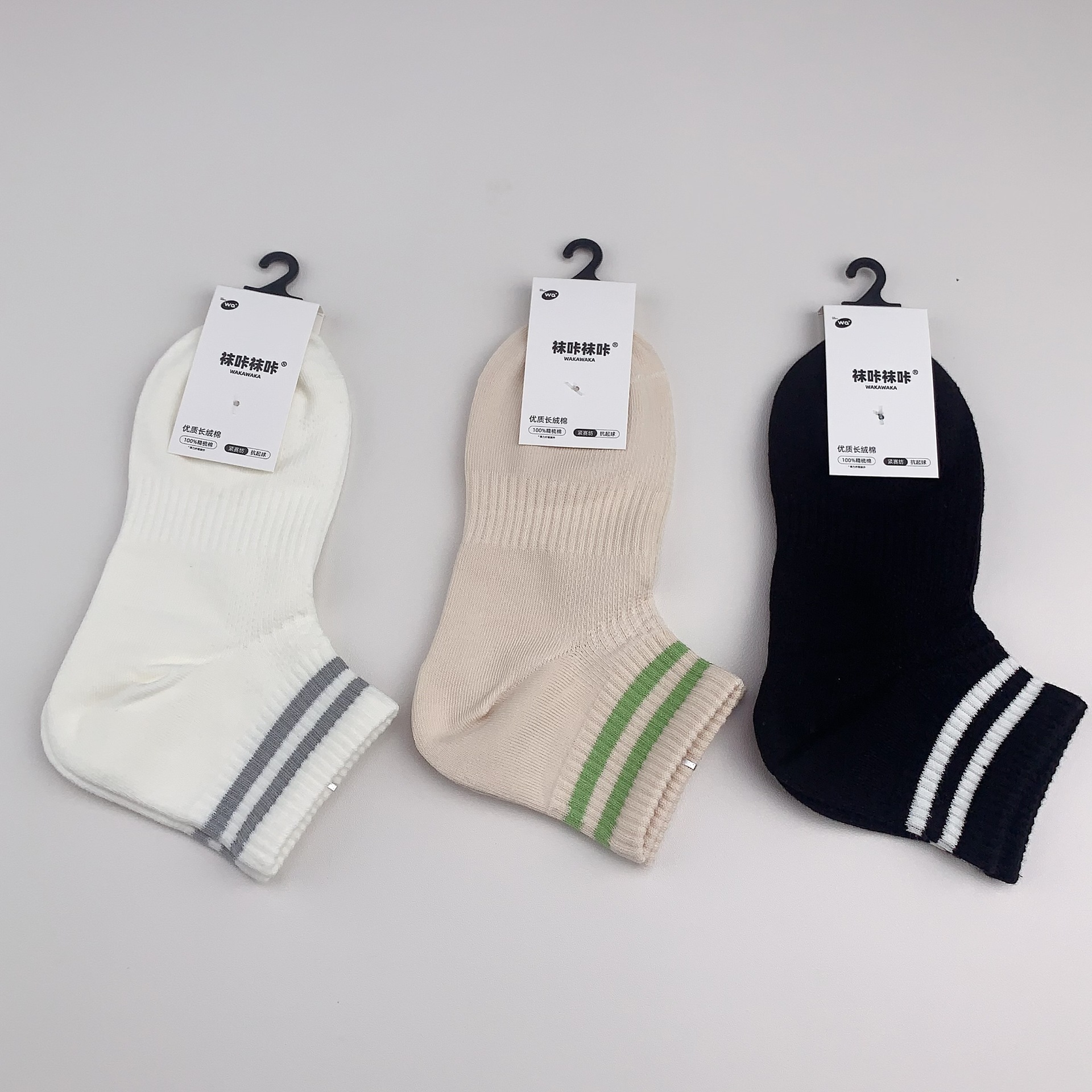 90 ° 直角の靴下の女性の夏の薄いタイプのソックスのストライプは低いです。