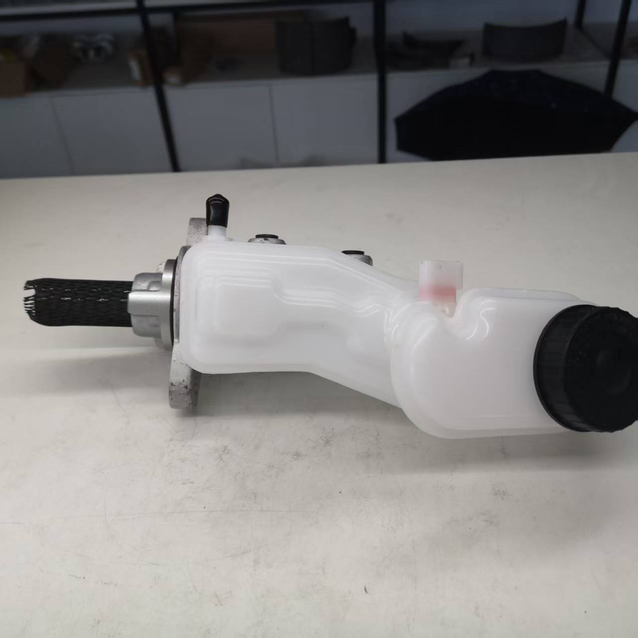 Suitable for Ford Ranger Bt50 Mazda 2.2 Pickup Brake Master Cylinder Ucya-43-40Za