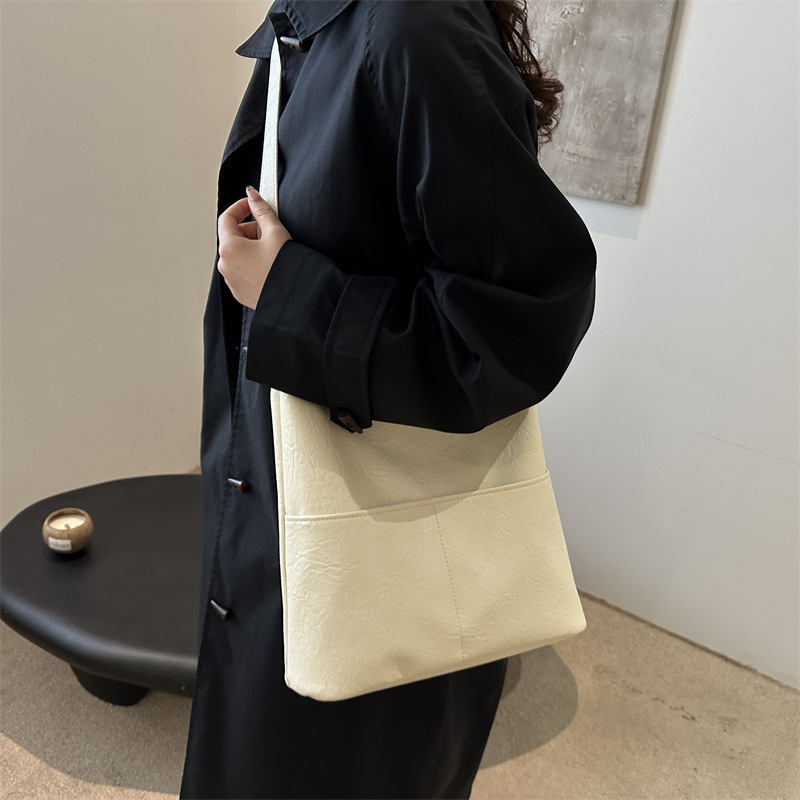 Bolso de mujer 2024, nuevo otoño y invierno de alta calidad, bolso de brazo de viaje simple, bolso de hombro de gran capacidad para mujeres.