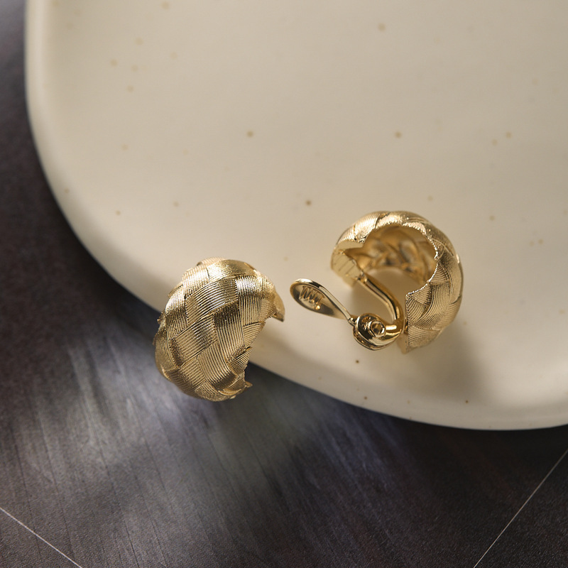 【Woven Vine】Two-Color Options, Resistance Ear Clips with Diamond Texture, Niche Heavy-Duty Earrings for Women, Ear Clips for Women