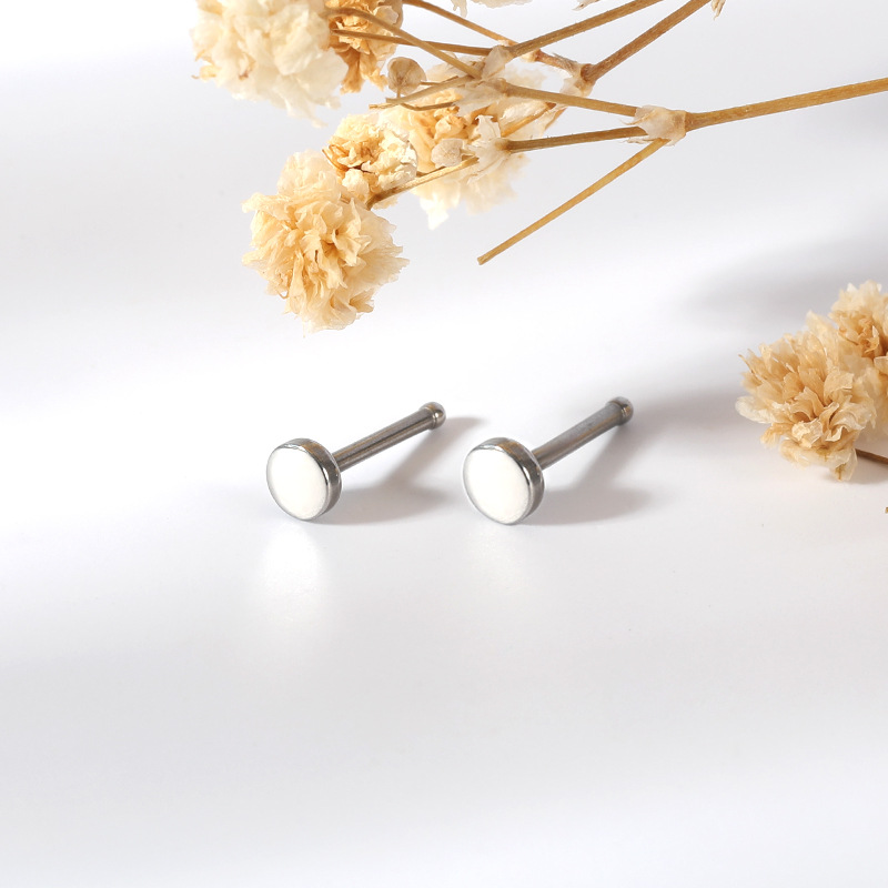 Pointed titanium steel lip stud product view