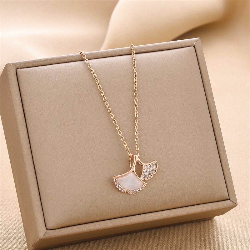 Collar de acero de titanio para mujeres simple y versátil estilo ligero de lujo nicho diseño de alta calidad no decoloración joyería de cadena de clavícula al por mayor