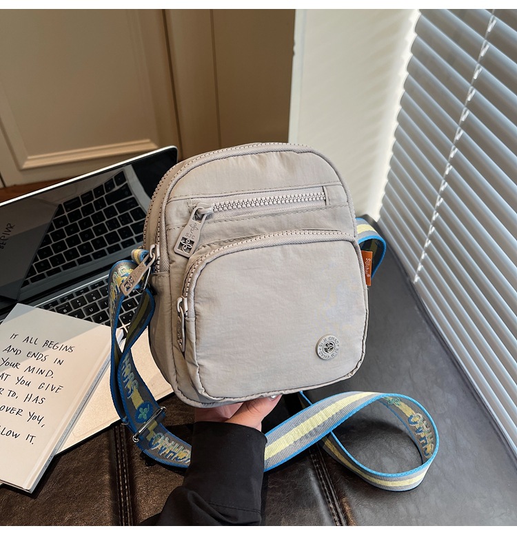 Bolso de tendencia transfronteriza para mujeres 2026 nuevo bolso de nylon ligero simple de viaje de hombro bolso de mujer