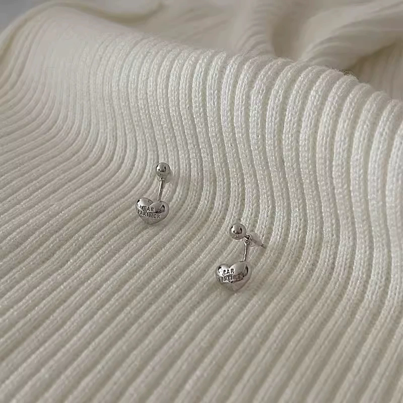 Design fashionable universal earrings, 2023, city style, light luxury style