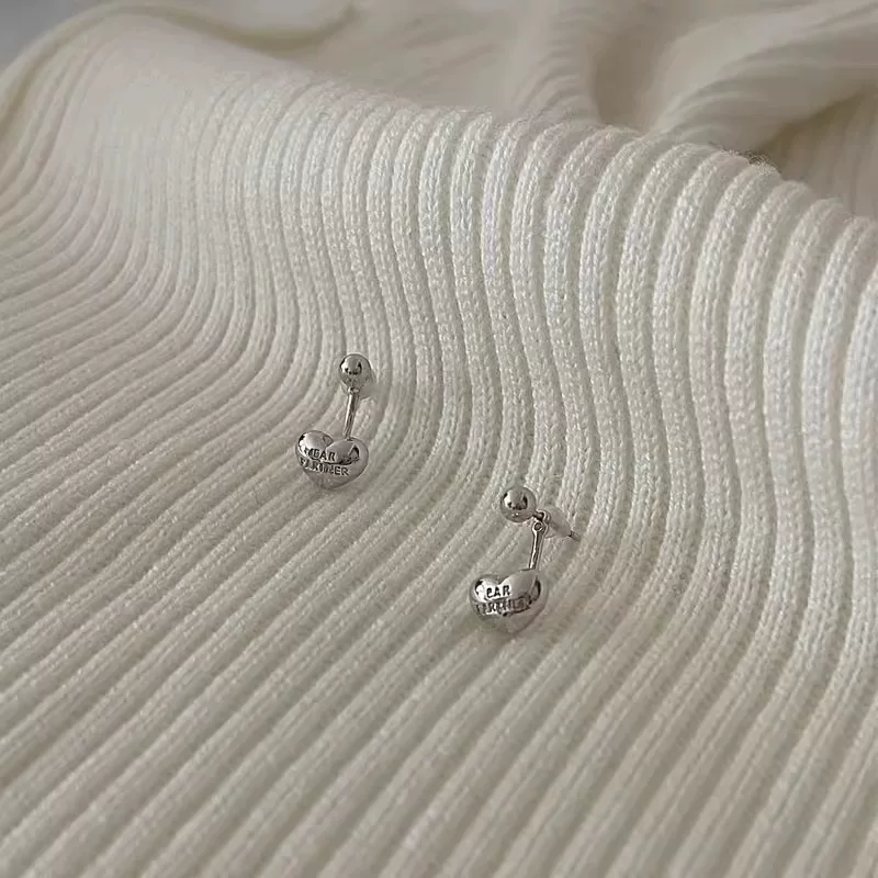 Design fashionable universal earrings, 2023, city style, light luxury style