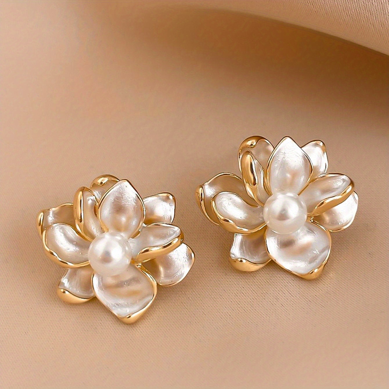 fresh fashionable elegant earrings pearl