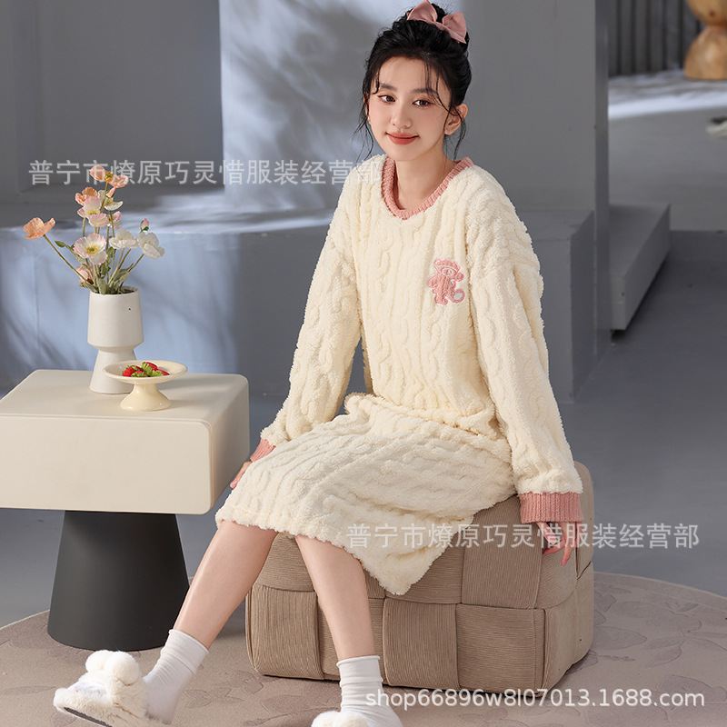 Pijamas de mujeres otoño invierno de franela lindo dibujo animado 2024 nuevo coral de lana gruesa falda cálida ropa para el hogar