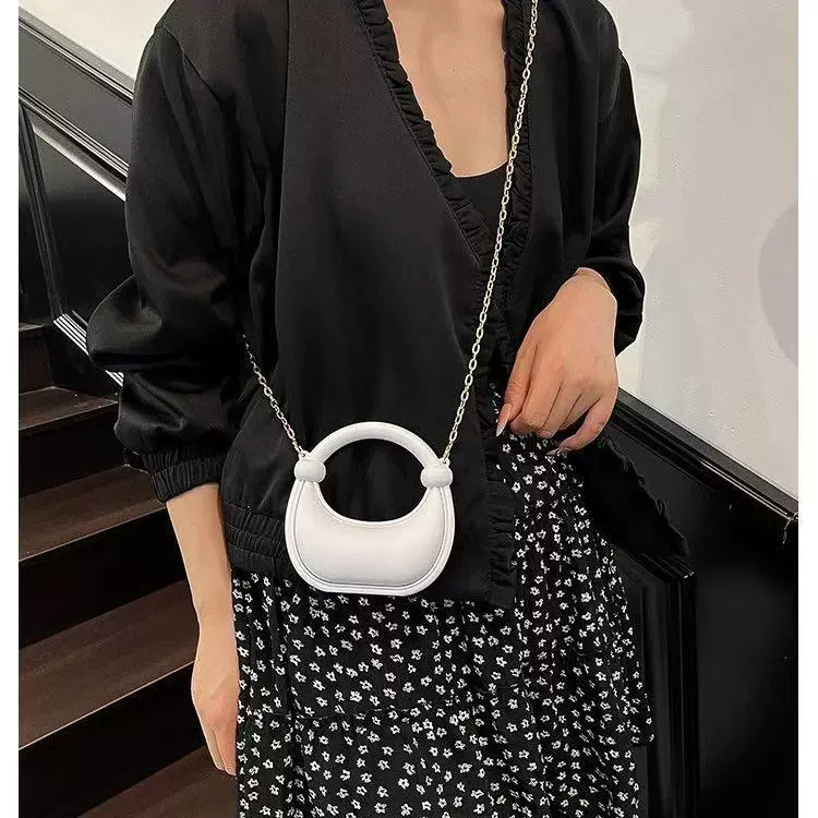 时尚亚克力亮面新月牙2025韩版洋气晚宴包今年流行腋下手提包小众