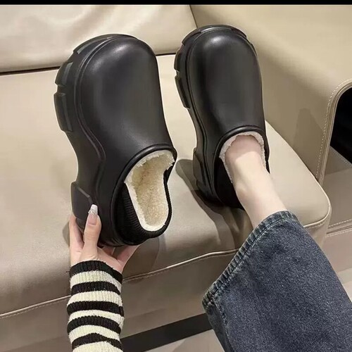 Fashionable short boots for women's winter new fashionable all-matching small man with poop feeling thick sole and velvet warm cotton shoes