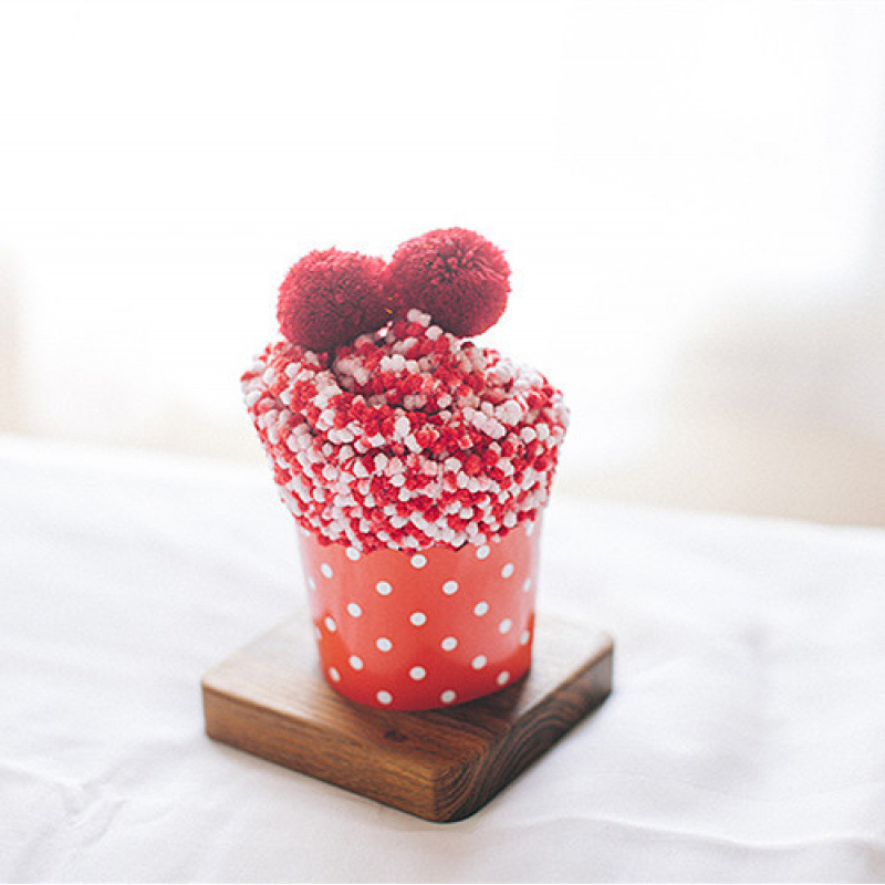 큰 빨간색과 흰색