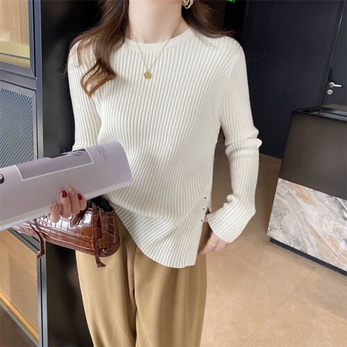 Slim-fit, straight-shoulder sweater with French-style small gold buttons—high-end look that accentuates a slender waist; V-neck top and knitted cardigan jacket for women.