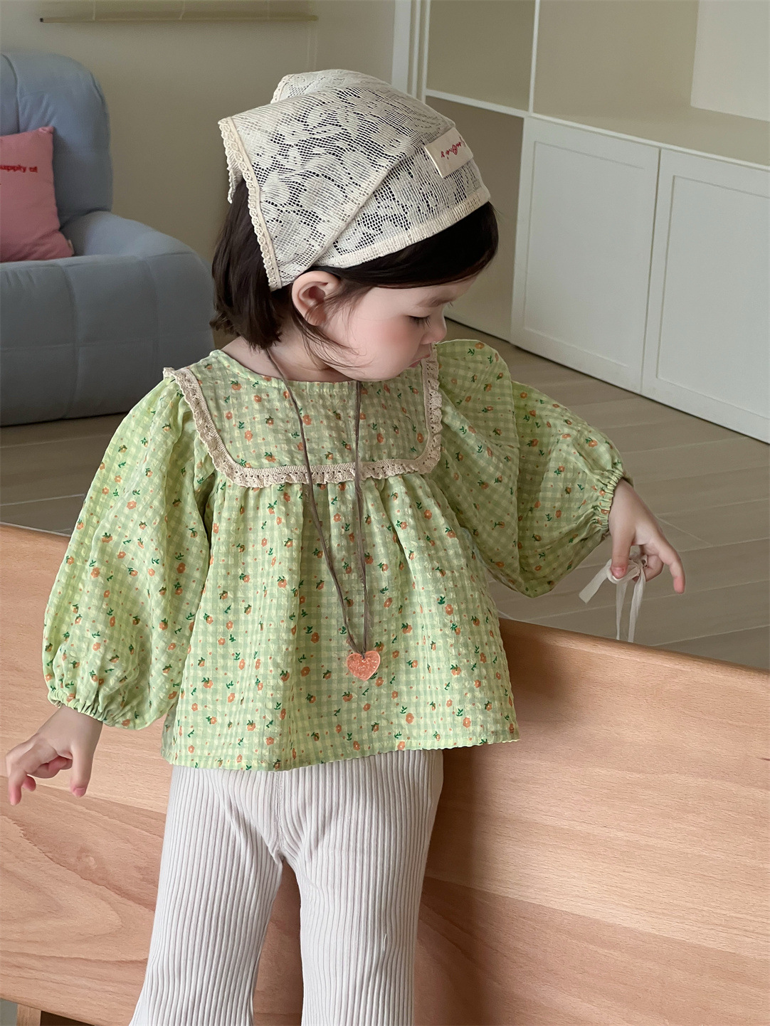 Conjunto de Blusa con Cuello Muñeca y Pantalón Campana para Niña de 2 Piezas en Algodón para Primavera