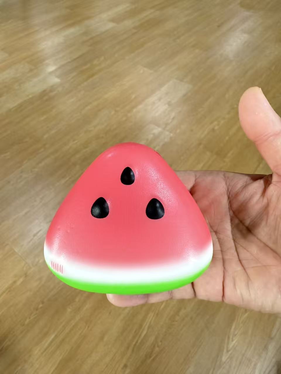 Pequeño libro rojo, espuma de leche, pequeo dragón, pequeo en línea, juguetes descompresivos, artefactos mágicos de descompresión