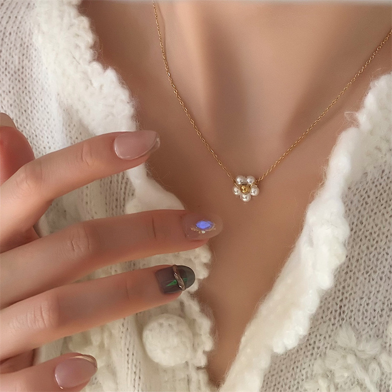 8g Weight Artificial Pearls Inlay Material Sweet Simple Style Flower Titanium Steel Inlay Artificial Pearls Pendant Necklace