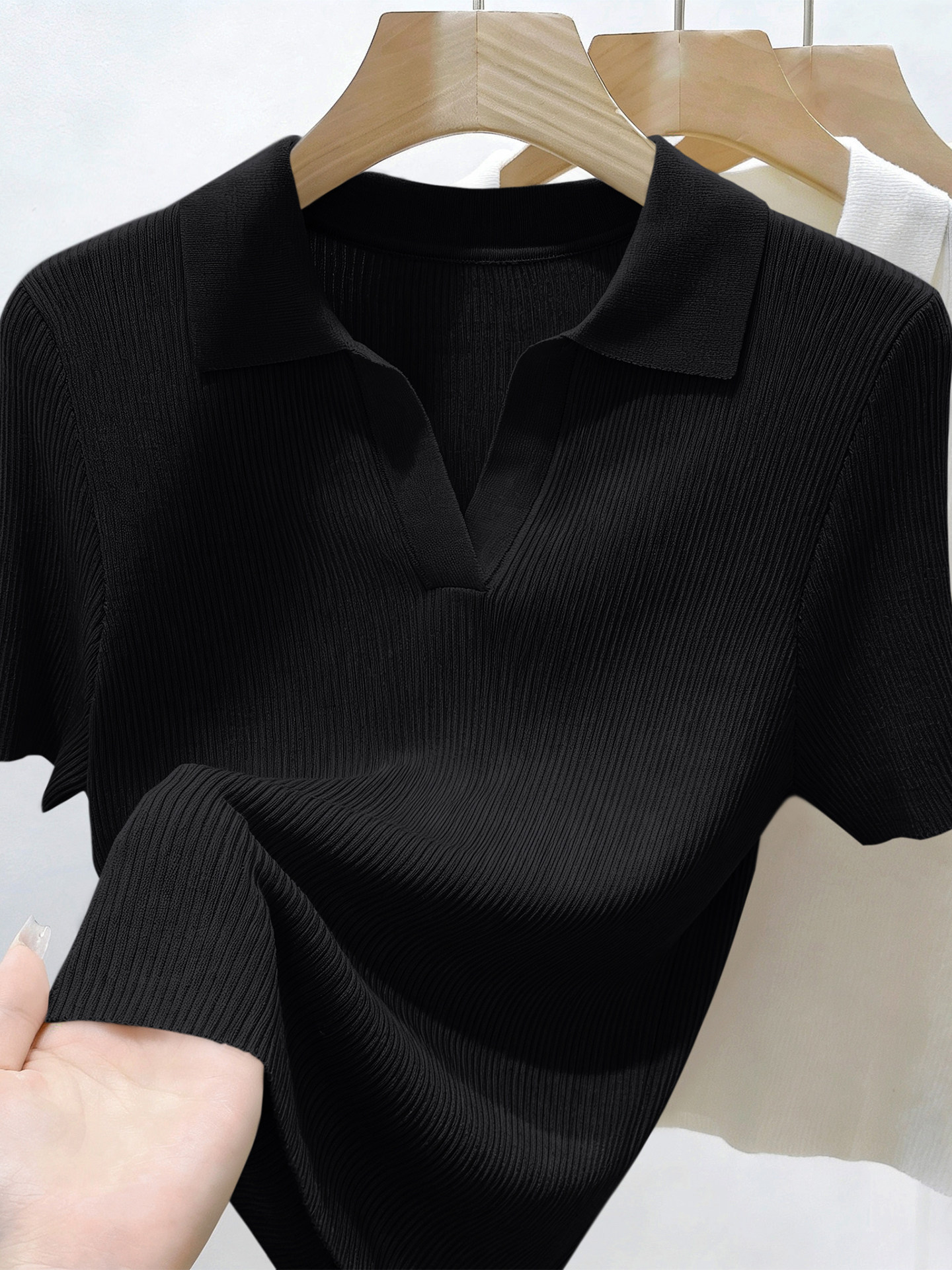 Áo thun nữ cổ polo tay ngắn dáng ôm chất liệu len mỏng mùa hè — màu xanh nhạt