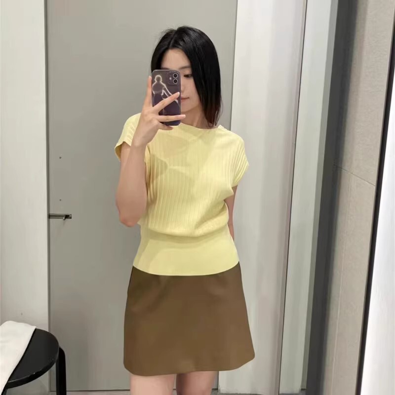 2023 autumn yellow back V-neck front and back wear pleated small flying sleeve wool sweater top for women 1188080001