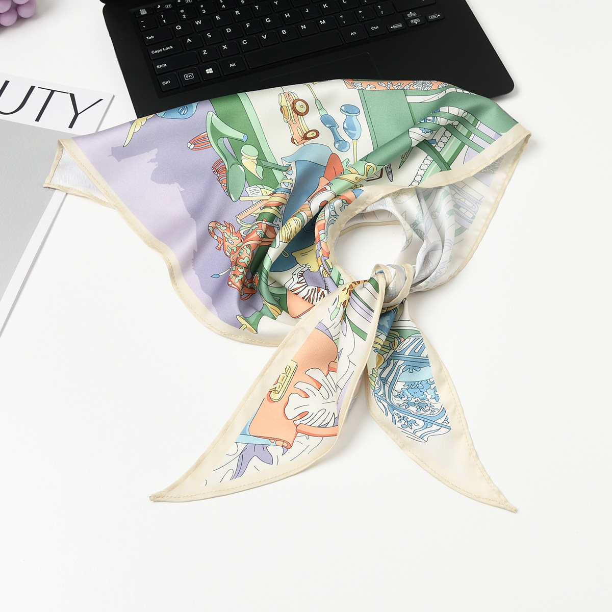 #234 매달린 하이힐 녹색과 보라색