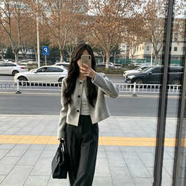 复古条纹小香风外套女2026春秋新款圆领宽松显瘦时尚单排扣短上衣