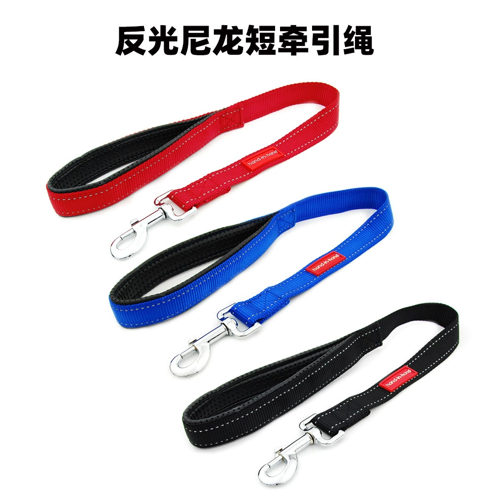 Короткий светоотражающий нейлоновый поводок для средних и крупных собак с защитой для рук из пеноматериала и мягкой подкладкой