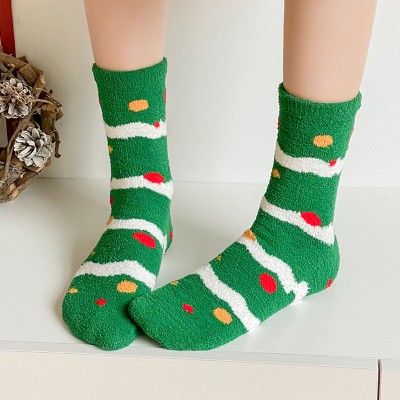 Otoño e invierno calcetines de Navidad dibujos animados de las mujeres rectas Navidad bilateral terciopelo serie MEDIADOS DE-becerro lindo hogar calcetines al por mayor