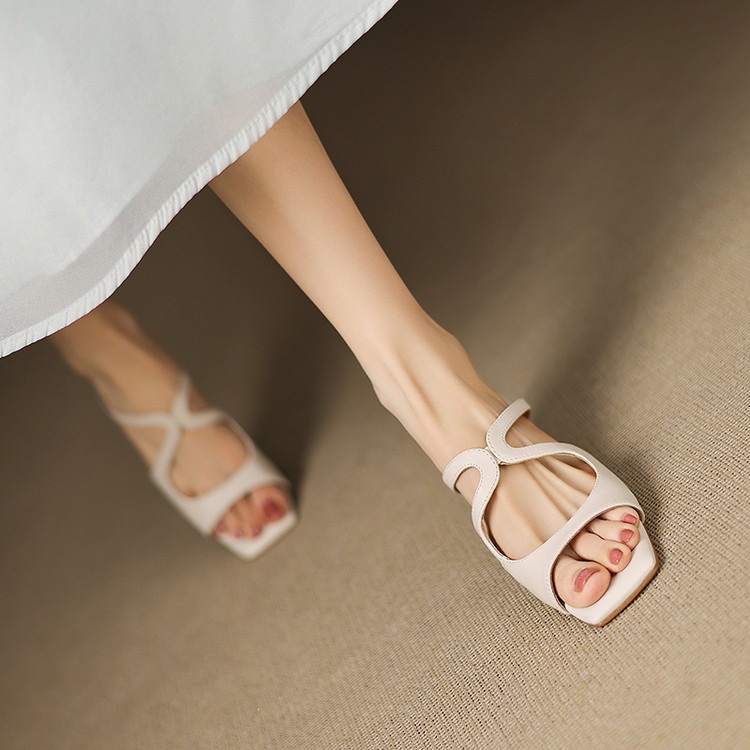 Sandal nữ da bò mũi vuông hở ngón gót lạ mắt — màu đen, màu trắng ngà, bạc chi tiết 70
