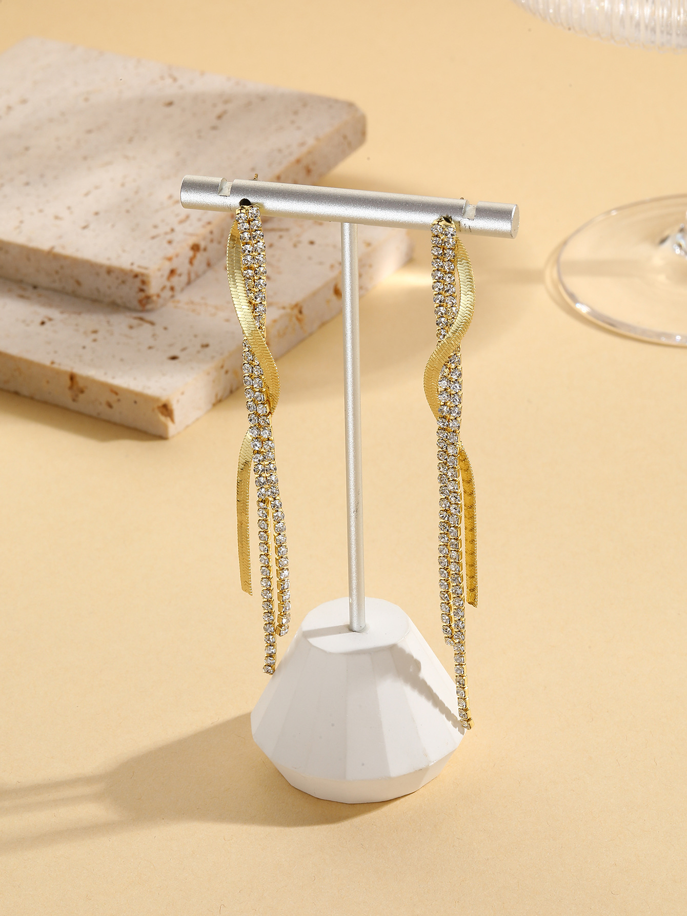 Orecchini con nappe in zircone super flash, orecchini leggeri di lusso di alta qualità, design unico di nicchia, orecchini esagerati per le donne_voghion.com