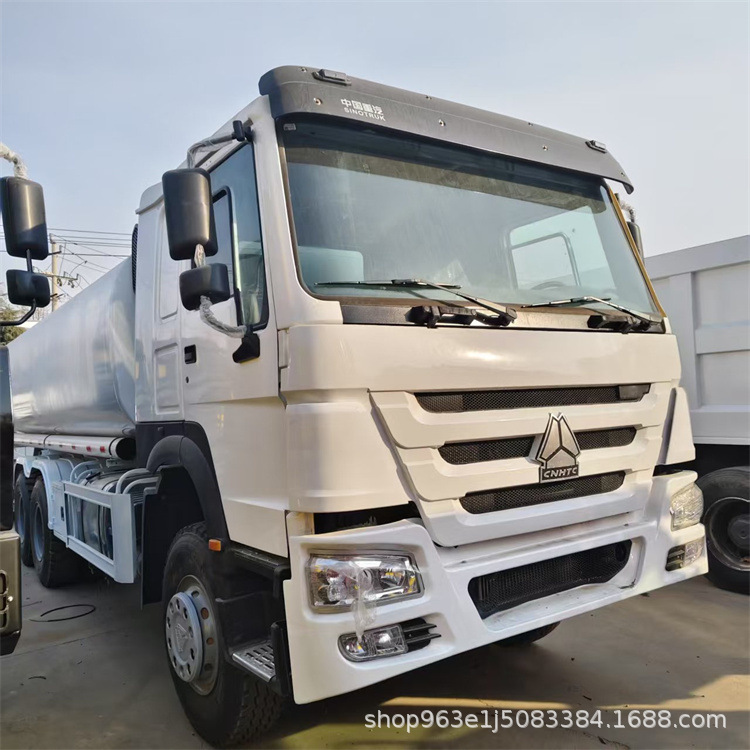 Front-Mounted Electronic Gun Dongfeng Sprinkler Dust Suppressor Truck Construction Site Diesel Sprinkler Truck Landscaping Road Sprinkler Truck