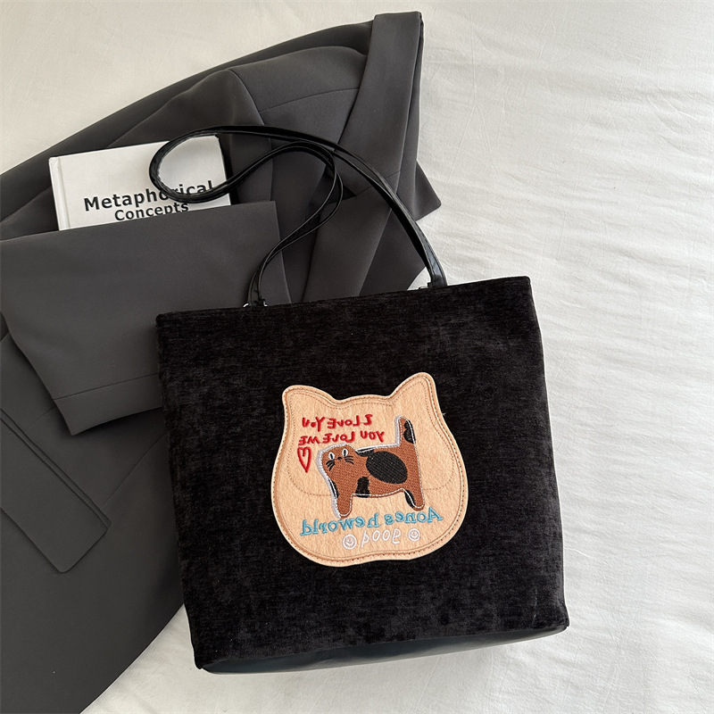 Bagos de gran capacidad para chicas encantadoras otoño / invierno 2024 nuevo estilo retro bolso de hombro de moda alta sensación bolso de brazo