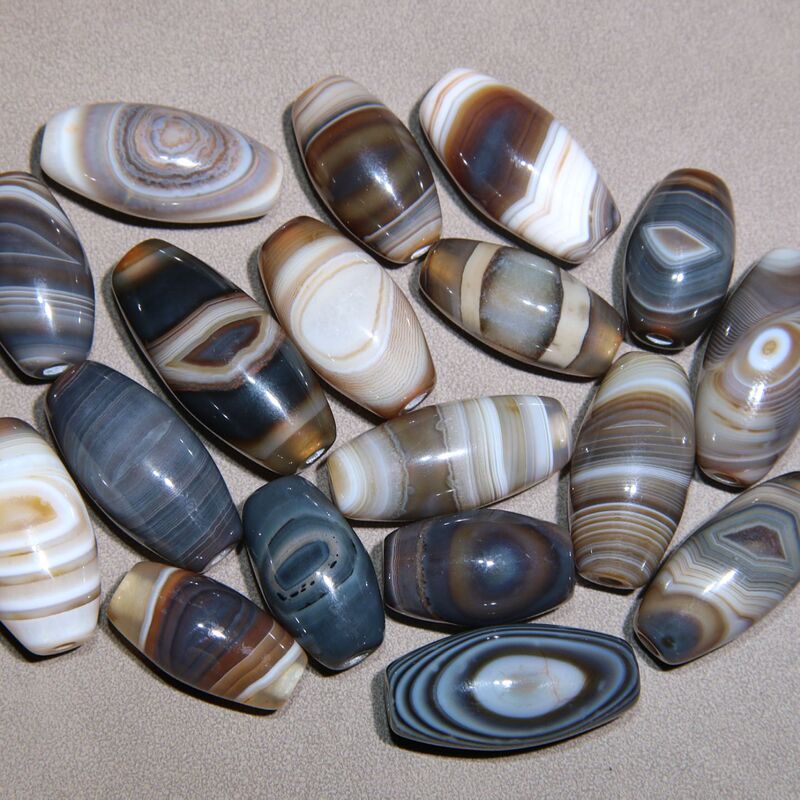 Smooth blue agate beads with inclusions, rice-shaped beads for DIY jewelry accessories, main bead for clavicle pendants and necklaces Smooth blue agate beads with inclusions, rice-shaped beads for DIY jewelry accessories, main bead for clavicle pendants and necklaces