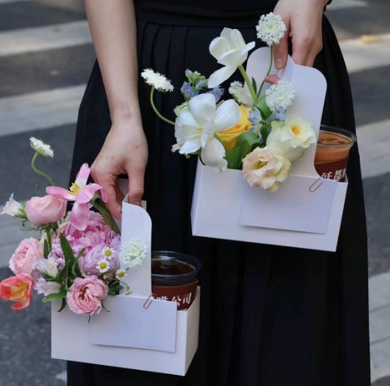 鲜花束饮料打包外带盒网红咖啡手提鲜花盒牛皮纸奶茶杯托插花礼盒