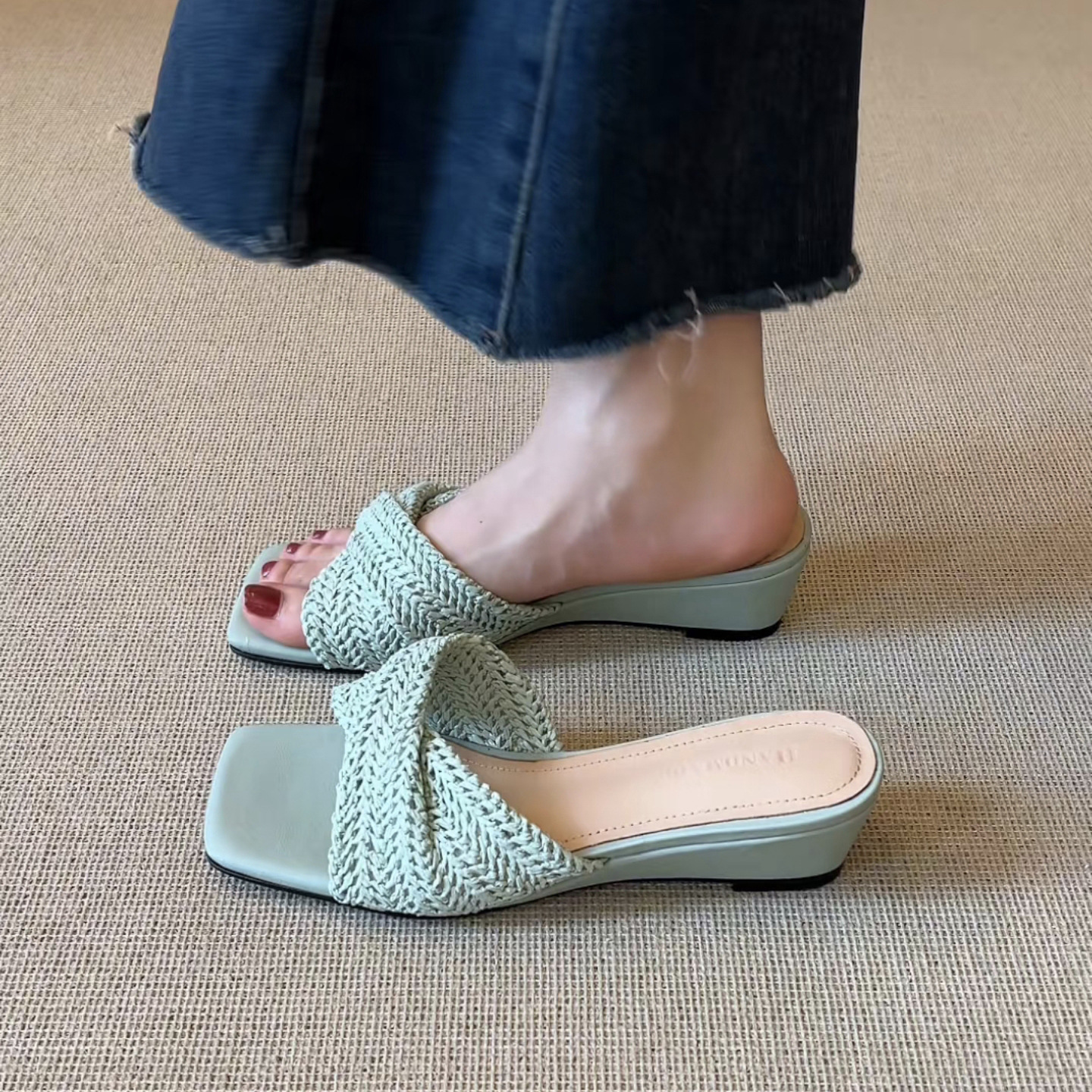 Sandal cao gót nữ quai chéo mũi vuông hở ngón, gót thô 6 cm — Cao gót màu trắng gạo 6 cm