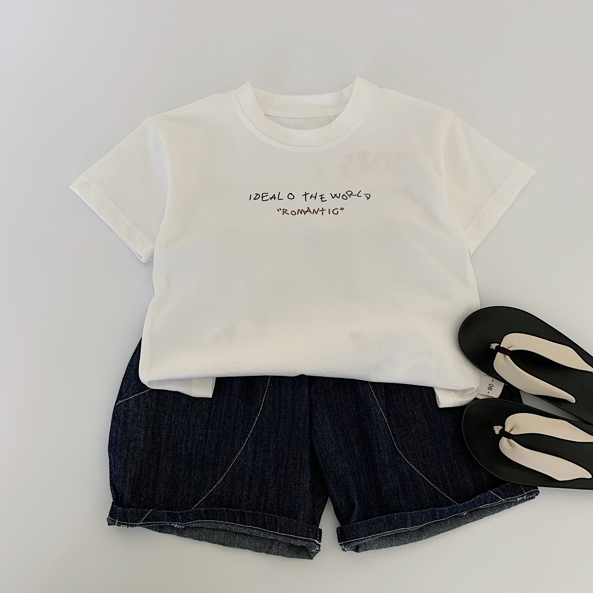 Camiseta de manga corta de verano para niños Maibao 2025 nueva versión coreana de las letras de los niños de algodón puro a verano Huzhou Zhili marea