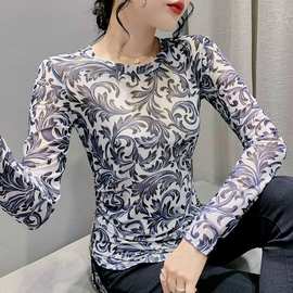 东南亚2025秋秋新款时尚印花长袖T恤女修身显瘦中长款打底上衣