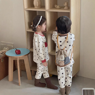 �����Ń�ͯ˯��ţ�̽z�ӽq���b�ѻ��q�Ҿӷ����ڱ�ů�S��һ�����l