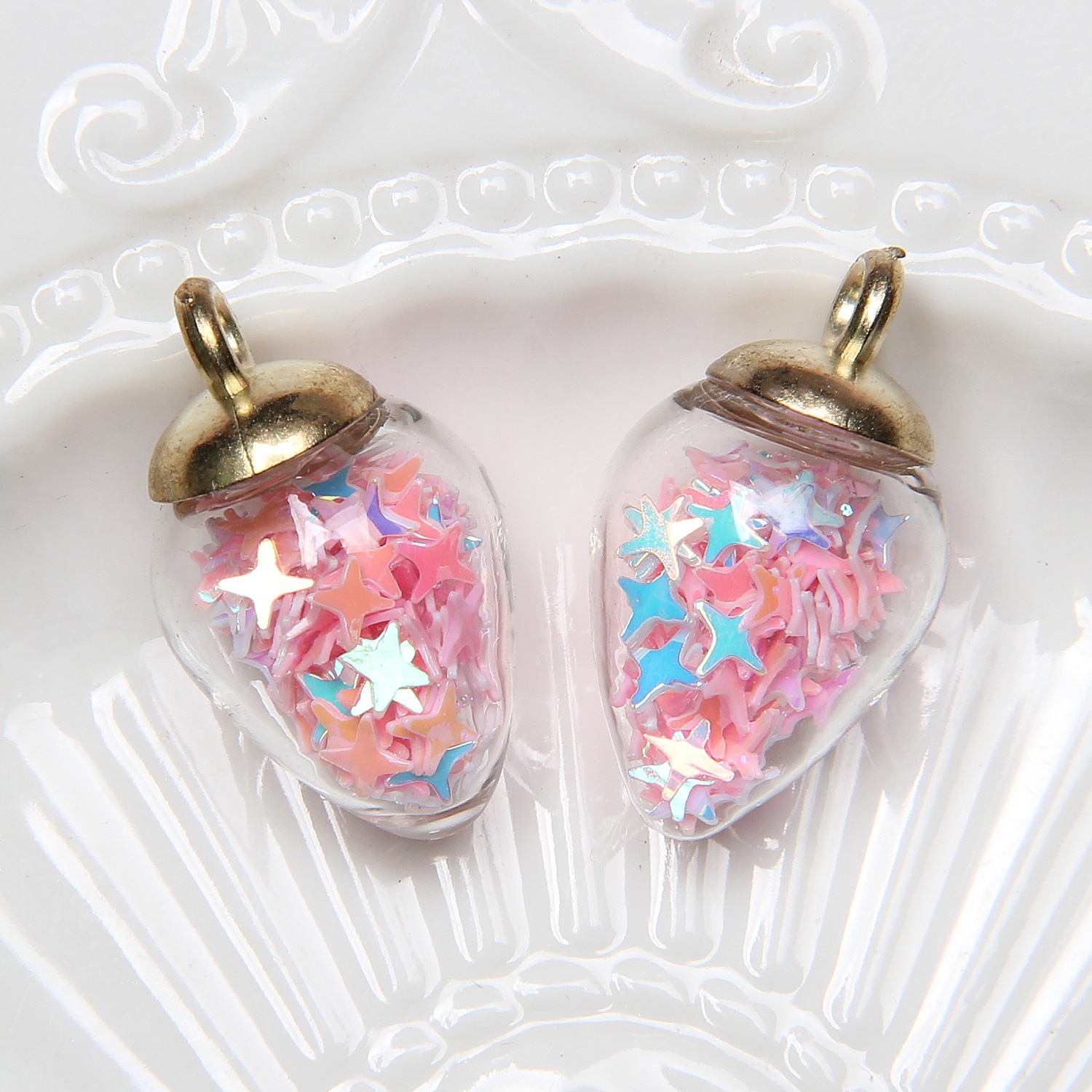 3g Weight Pendant Jewelry Making Type DIY Jewelry Accessories Classification 1 Piece Quantity Glass/Colored Glaze Material Astronaut, Heart Shape Pattern Sweet Style 1 Piece Glass/Colored Glaze Astronaut Heart Shape Pendant 7