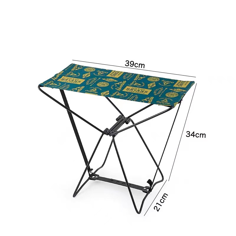 가방과 녹색과 노란색 로고