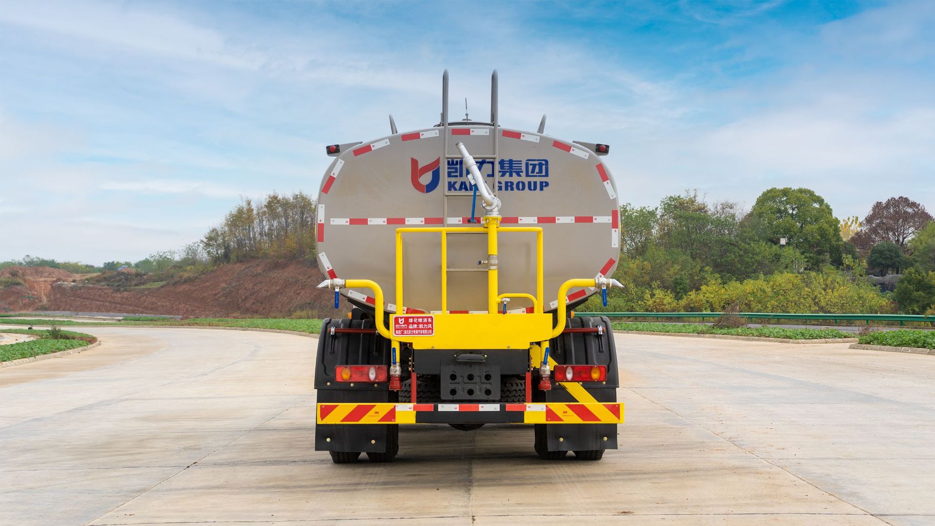 Dongfeng Huashen 15-Ton Sprinkler Truck, Greening Spray Truck, Water Transport Truck, Construction Site Dust Suppression Truck, Fog Cannon Truck, Chengli Water Tank Truck