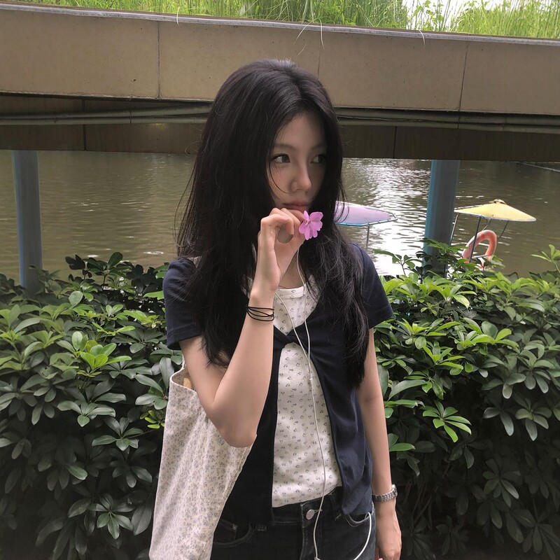 Korean-Style Floral Fake Two-Piece Short-Sleeve T-Shirt for Women, Summer 2026 New Design, Regular Shoulder, Short Slim-Fit Top