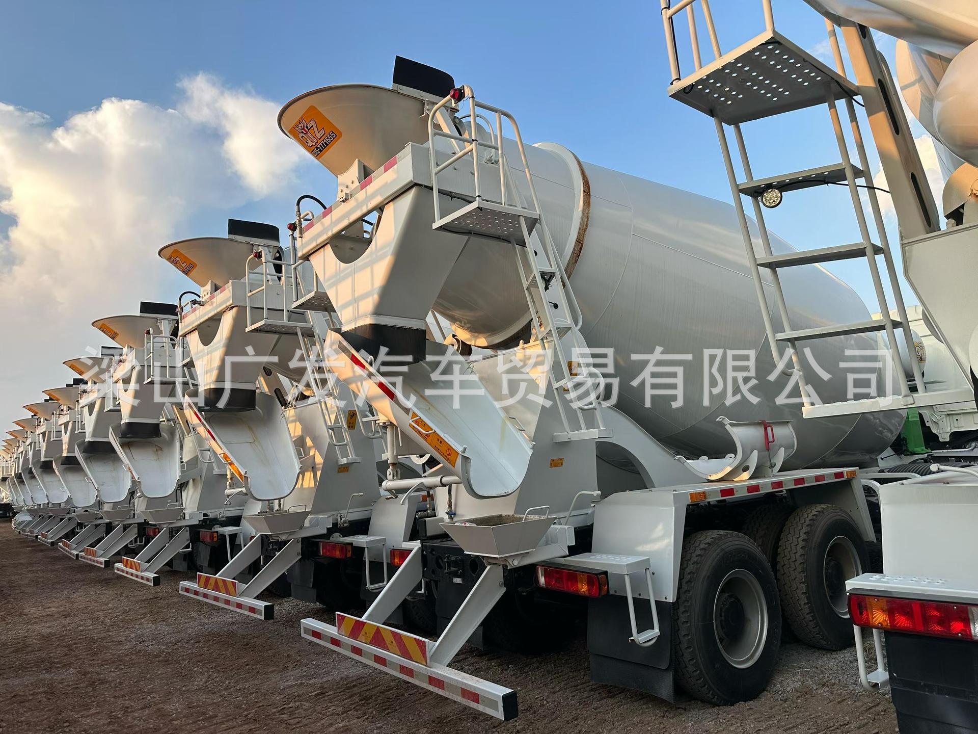 New in stock: JH6 concrete mixer truck with Weichai 350 engine, Tanghong 12-cubic-meter cement mixing and transport truck