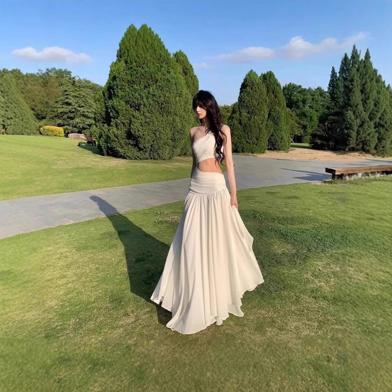 French-Style Niche High-End White Off-Shoulder Waist-Exposing Dress for Women, Seaside Vacation Vibe, Fresh and Sweet Long Dress