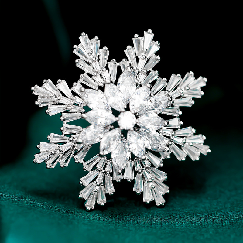 20g Weight Zircon Inlay Material Brooches Classification Baroque Style Sweet Pin Snowflake Copper Inlay Zircon Women's Brooches