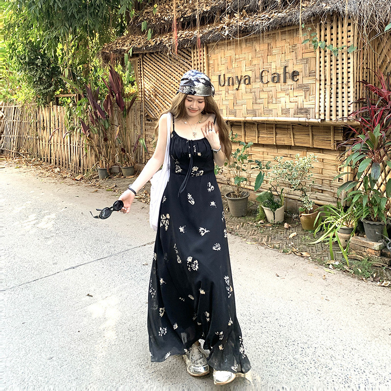 Plus-Size 2026 French-Style Tea Break Black Floral Spaghetti Strap Dress, Summer Extended Length, High-End Feel, Waist-Cinching, Slimming Ankle-Length Dress Plus-Size 2026 French-Style Tea Break Black Floral Spaghetti Strap Dress, Summer Extended Length, High-End Feel, Waist-Cinching, Slimming Ankle-Length Dress