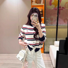 小香风撞色条纹刺绣针织开衫女春秋单排扣短款外套修身慵懒风上衣