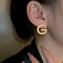 S925银针金属风字母耳环东大门简约设计小众耳钉女时尚百搭耳饰品